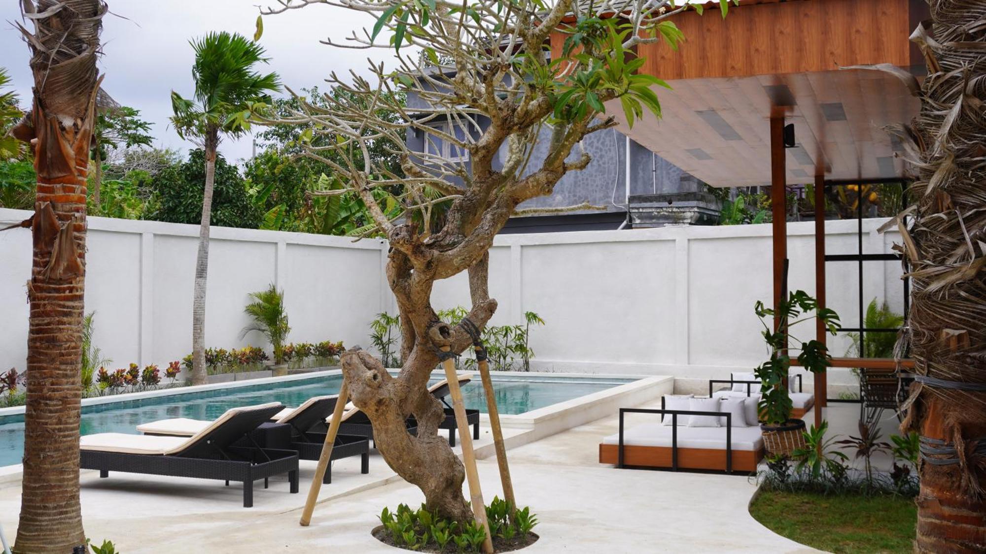 Ratan Uluwatu Hotel And Villas Exterior foto