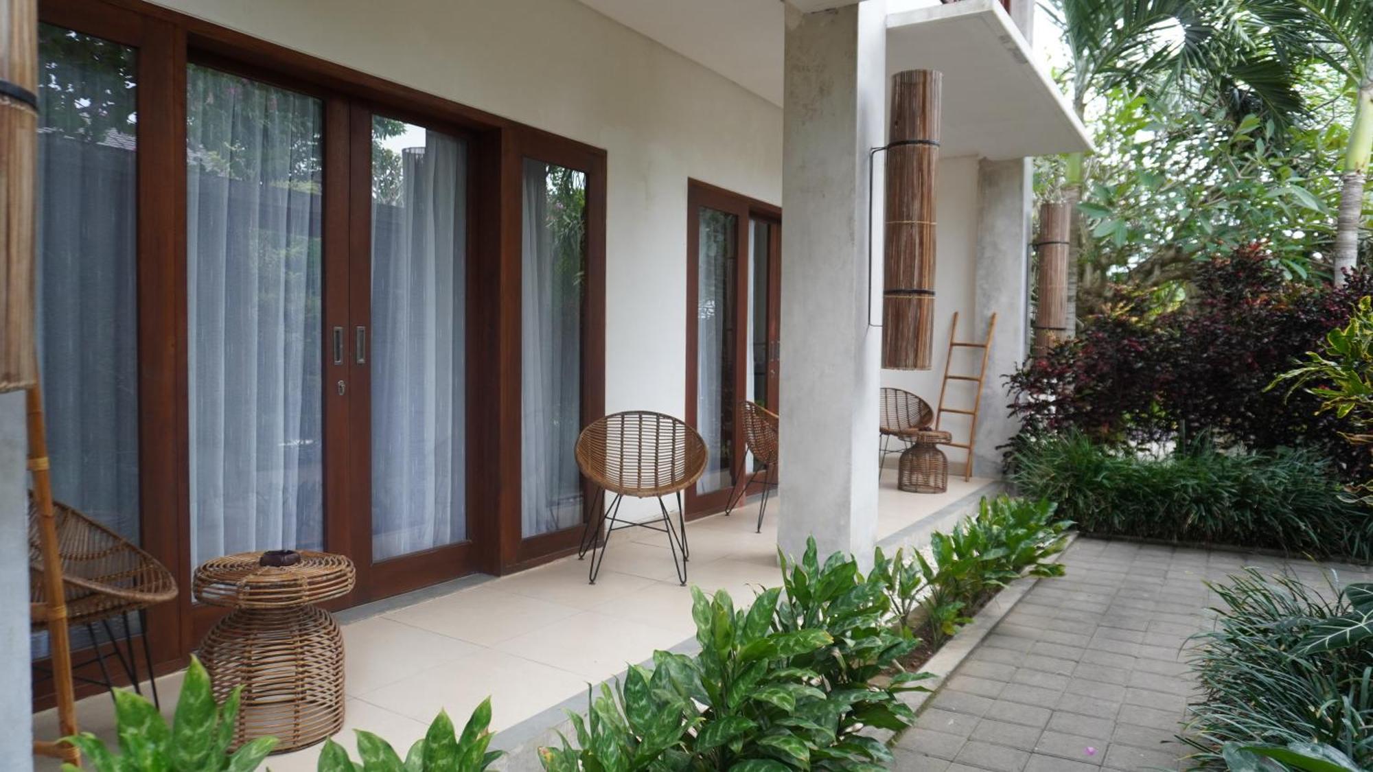 Ratan Uluwatu Hotel And Villas Exterior foto